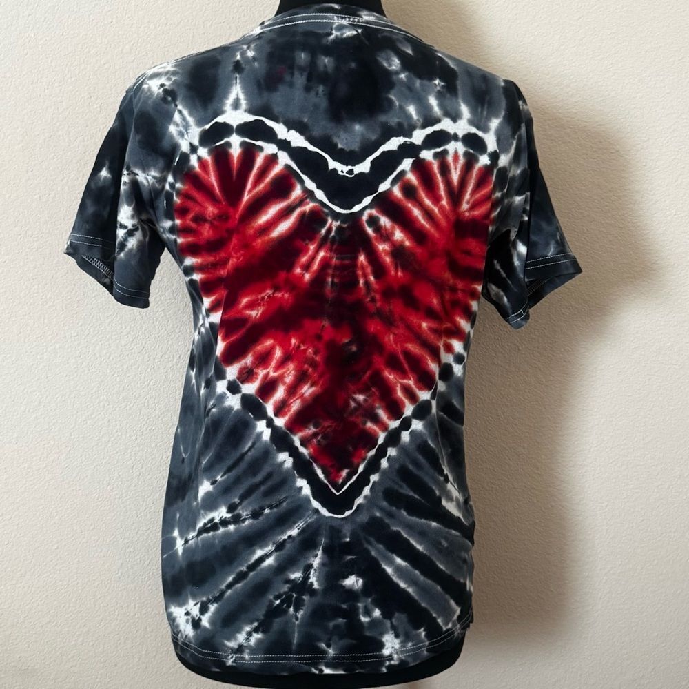 Tie Dye Heart Graphic T Shirt Womens Small Y2K Rainbow Tee Casual Festival Top - Picture 3 of 7